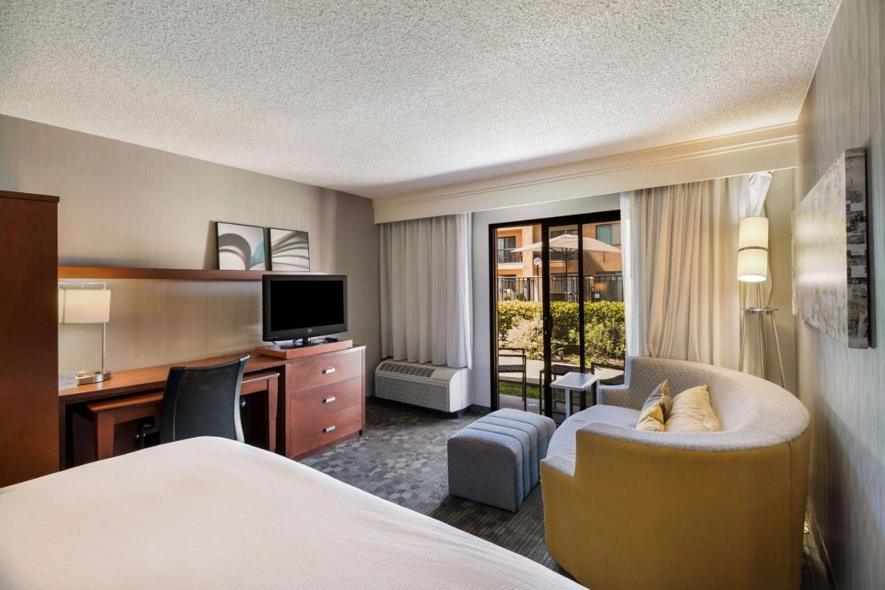 Sonesta Select Huntington Fountain Valley