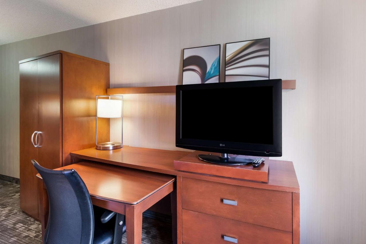 Sonesta Select Huntington Hotel